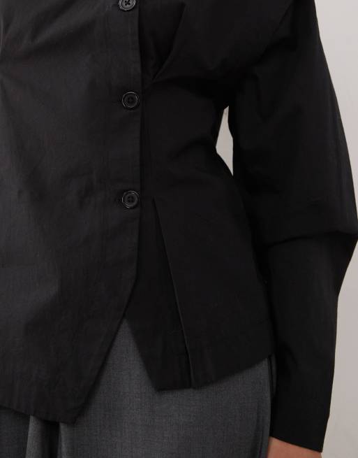 Camisa negra asimétrica con botones y detalle de paneles de Reclaimed Vintage, 3 de 4
