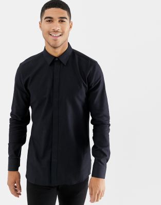 camisa negra brillante hombre