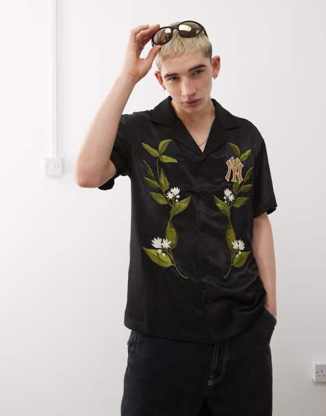 Camisa negra con cuello de solapas, bordado floral y logo de los NY Yankees de New Era - view 1