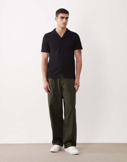 Camisa negra con cuello de solapas de punto texturizado de New Look, 2 de 5