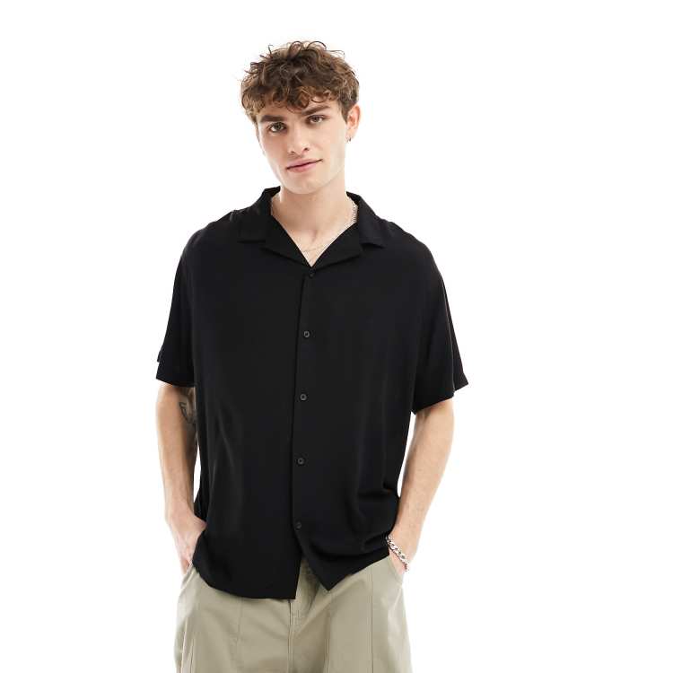 Camisa negra con cuello de solapas de viscosa de Reclaimed Vintage ASOS