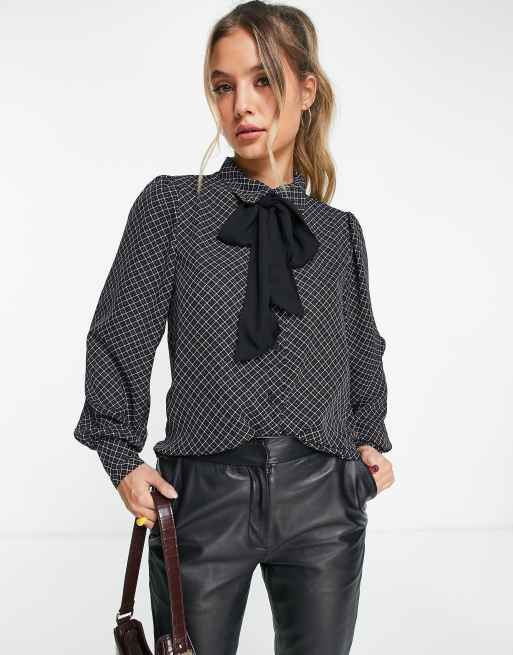 Camisa negra con diseno a cuadros y lazada en el cuello de JDY ASOS