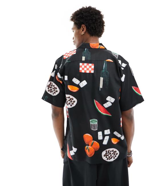 Camisa negra con estampado artístico de comida de Carhartt x Isis Maria, 2 de 4