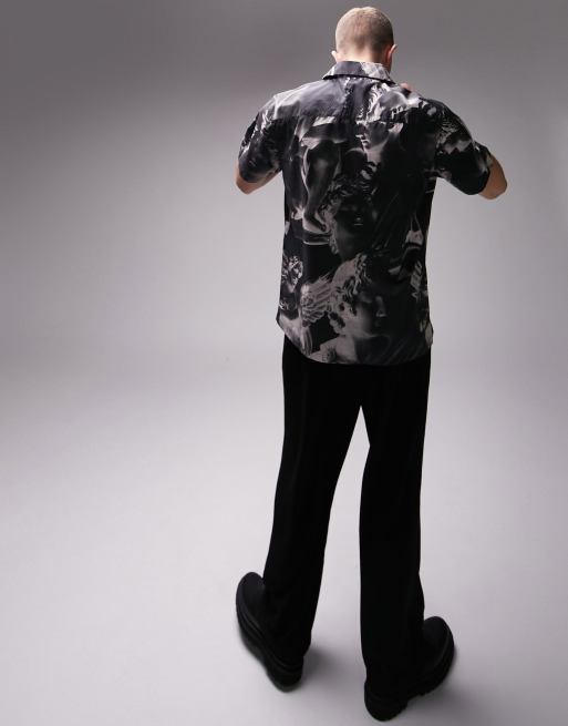 Camisa negra con estampado de dios griego y cuello de solapas de Topman, 2 de 4