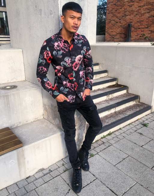 Camisa negra con estampado de flores de Twisted Tailor