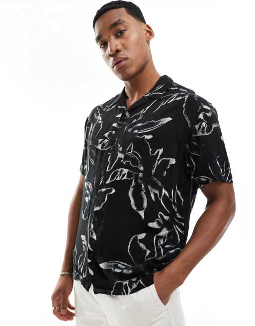 Camisa negra con solapas y estampado floral de Jack & Jones 