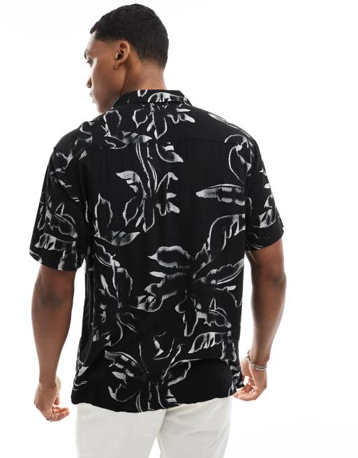 Camisa negra con solapas y estampado floral de Jack & Jones 