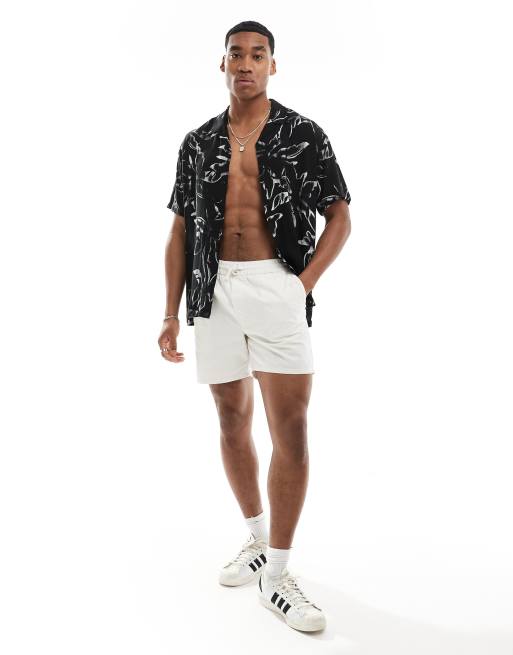 Camisa negra con solapas y estampado floral de Jack & Jones 