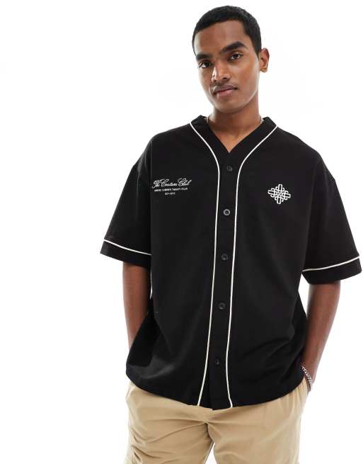 Camisa negra de estilo béisbol de punto de The Couture Club