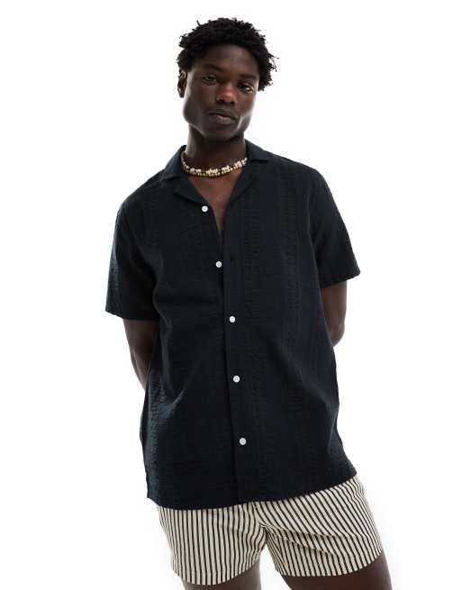 Camisa negra de manga corta de sirsaca de Hollister