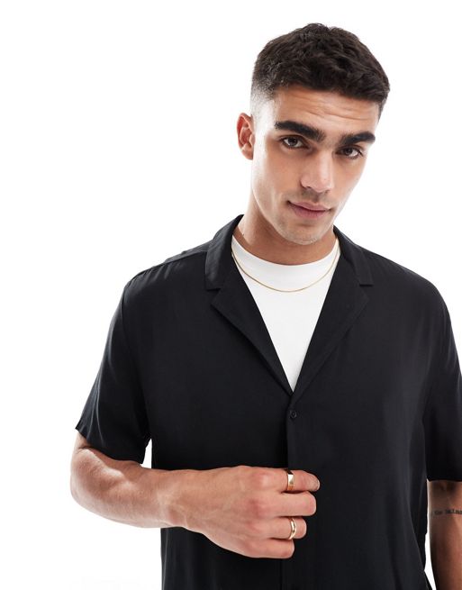 Camisa negra de viscosa de corte holgado con cuello de solapas bajo de FhyzicsShops DESIGN