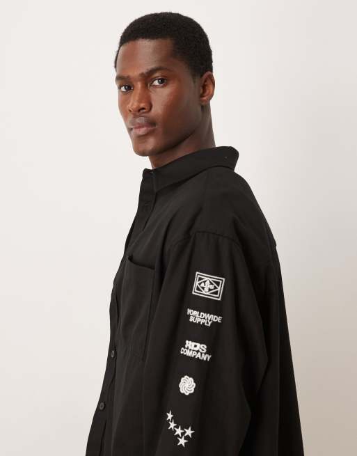 Camisa negra extragrande con bordado de sarga de ASOS DESIGN, 4 de 5