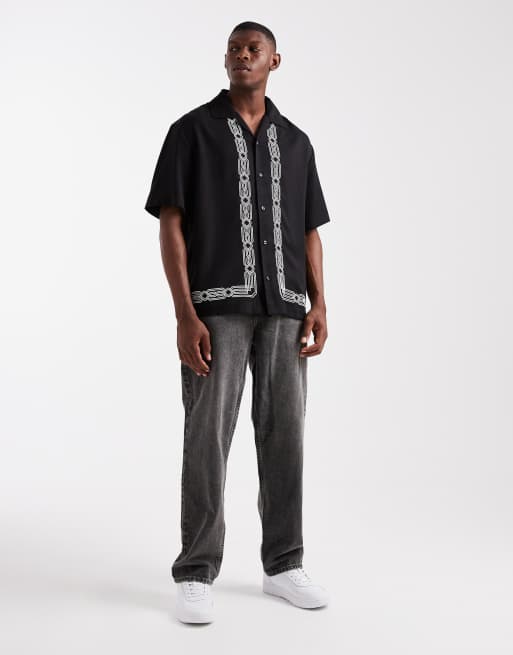 Camisa negra extragrande de manga corta con estampado en el borde Espino de HUGO RED, 2 de 5