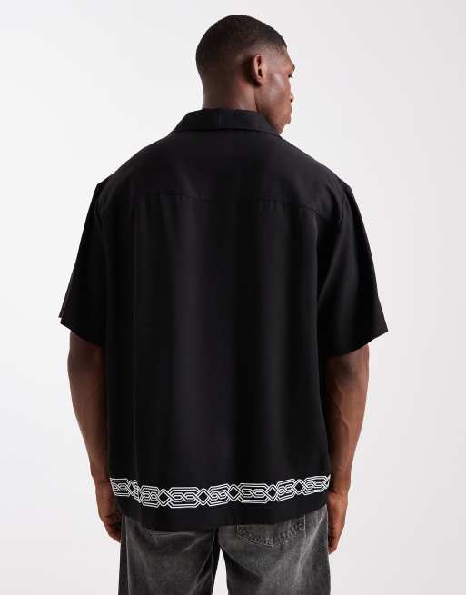Camisa negra extragrande de manga corta con estampado en el borde Espino de HUGO RED, 3 de 5