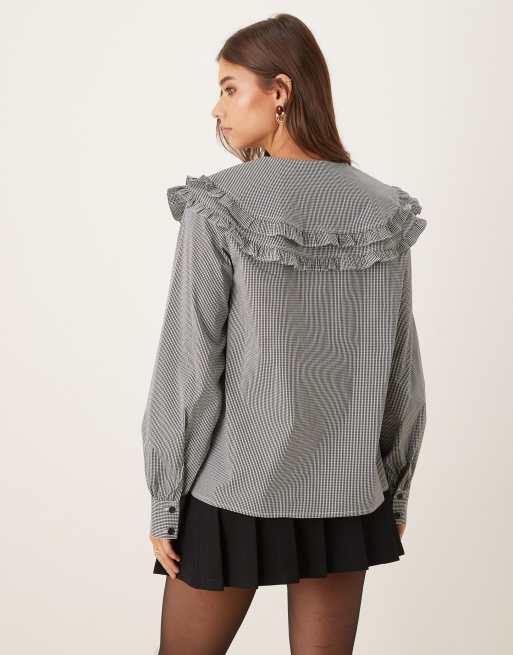 Camisa negra y blanca a cuadros con botones y cuello de solapas dobles de Glamorous, 2 de 4