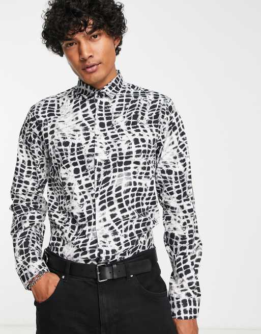 Apto emulsión Janice Camisa negra y blanca con solapas y estampado de piel de serpiente Fense de  Twisted Tailor | ASOS