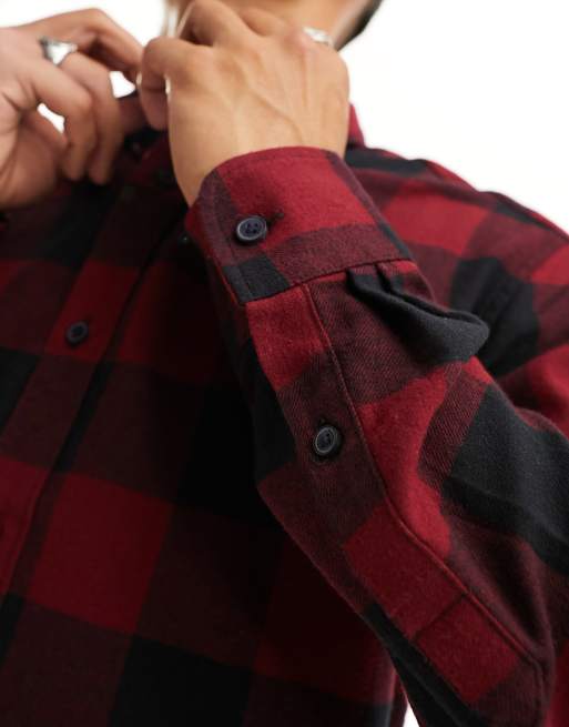 Camisa negra best sale con cuadros rojos