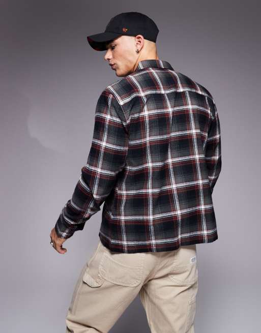 Camisa negra y roja a cuadros de corte estándar cuadrado de ASOS DESIGN, 2 de 4