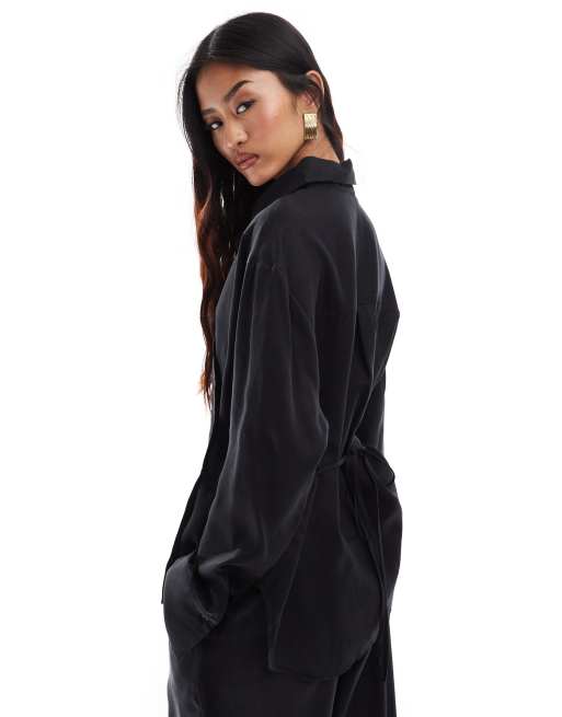 Camisa negro lavado cruzada con detalle de lazada de ASOS DESIGN (parte de un conjunto), 2 de 4