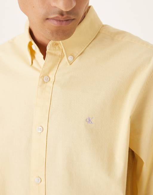 Camisa Oxford amarillo solar clásica de Calvin Klein Jeans, 2 de 4
