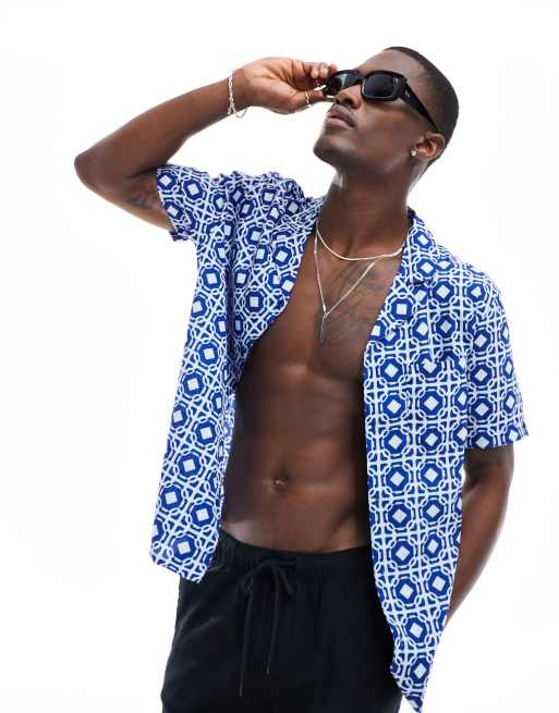 Camisa playera azul estampada de Another Influence (parte de un conjunto)