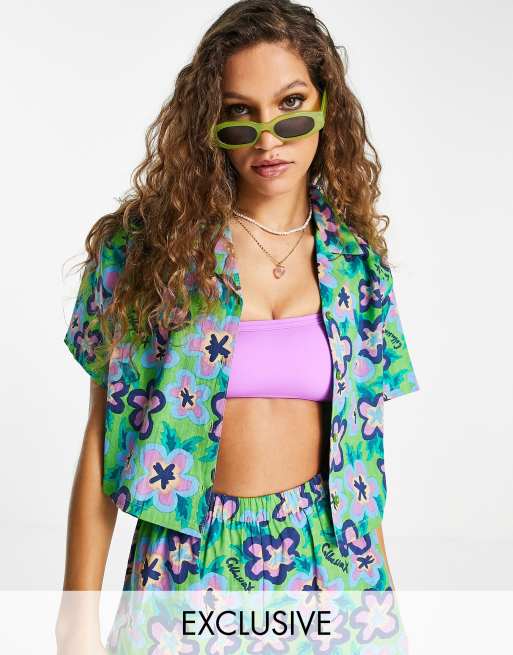 Camisa playera corta verde con estampado floral de lino de COLLUSION 