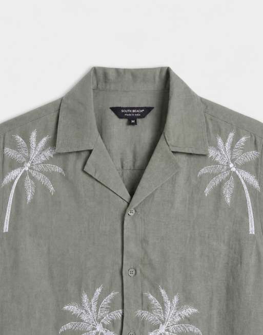 Camisa playera verde salvia con bordado de palmeras de South Beach, 8 de 9