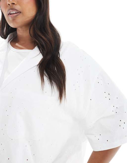 Camisa resort blanca con diseño bordado de ASOS DESIGN Curve (parte de un conjunto), 4 de 4