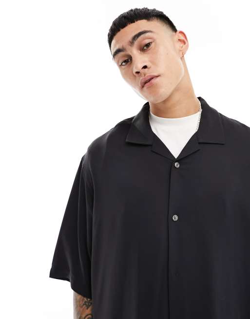 Camisa resort negra extragrande de manga corta de Weekday ASOS