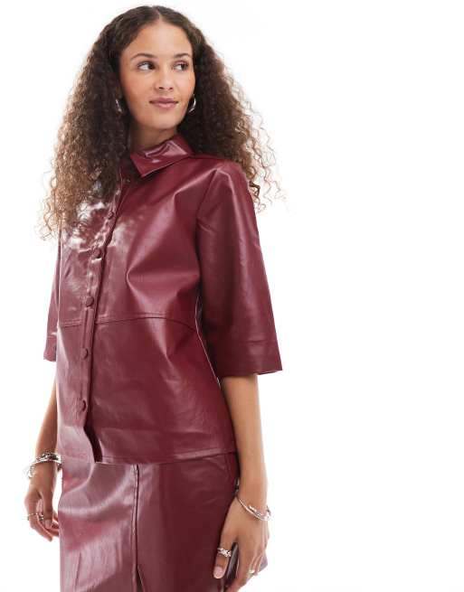 Camisa rojo ardiente efecto cuero de tejido efecto cuero Corpcore de Something New (parte de un conjunto)
