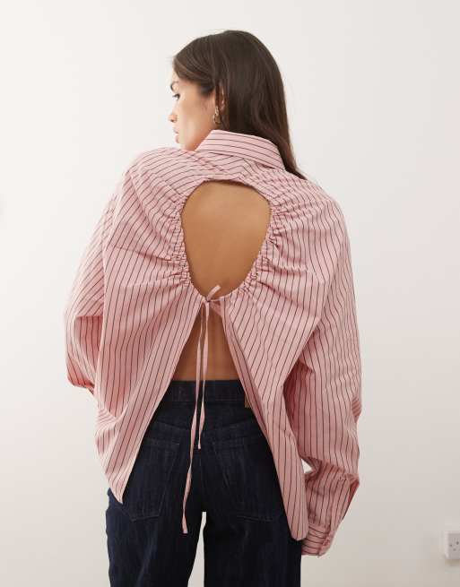 Camisa rosa a rayas extragrande con detalle de abertura en la espalda de COLLUSION, 2 de 4