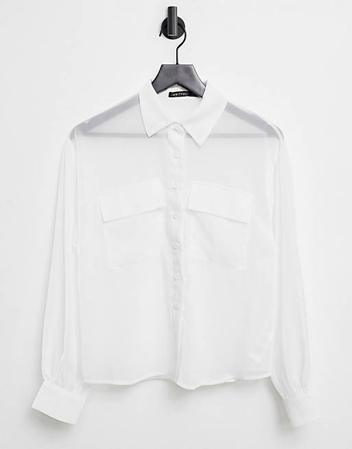 Camisa utilitaria blanca transparente con detalle de bolsillo de I Saw It First