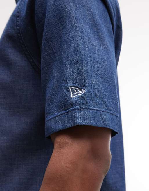 Camisa vaquera azul de manga corta con logo de New Era, 4 de 5