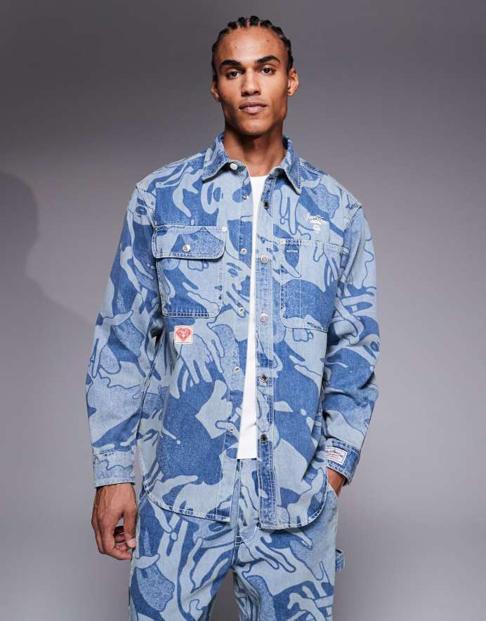 Aape By A Bathing Ape® Camisa vaquera azul de manga larga con estampado de camuflaje de (parte de un conjunto)