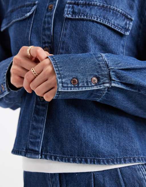 Camisa vaquera azul medio con bolsillo utilitario de Vero Moda (parte de un conjunto), 2 de 4