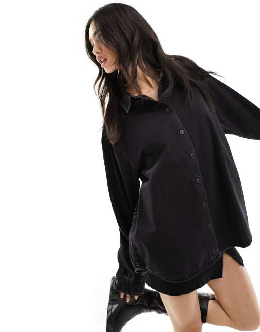 Camisa vaquera con lavado negro y diseño minimalista de ASOS DESIGN