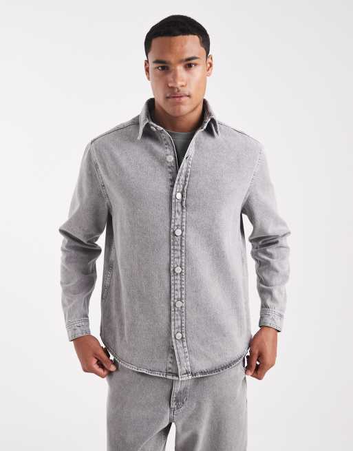 Camisa vaquera de manga larga y corte estándar con lavado gris claro de ASOS DESIGN (parte de un conjunto)