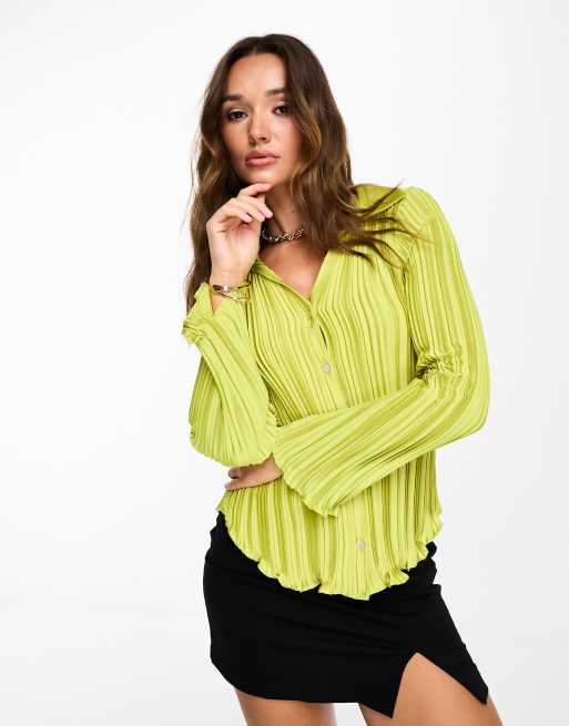 Camisa verde claro plisada y fruncida de Mango