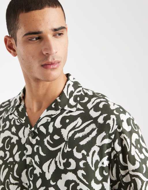 Camisa verde de manga corta con estampado floral de JJ Rebel, 5 de 5