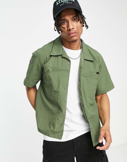 Camisa verde oliva con cuello estilo bolera de nailon de Gramicci