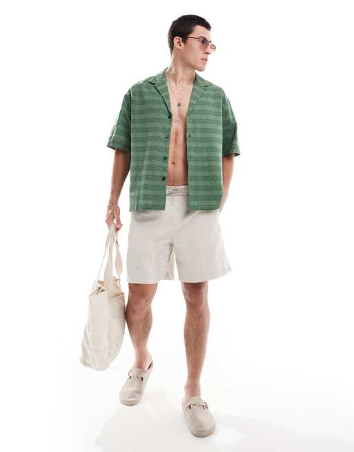 Camisa verde oscuro de manga corta y corte cuadrado extragrande con cuello de solapas y patrón bordado de ASOS DESIGN