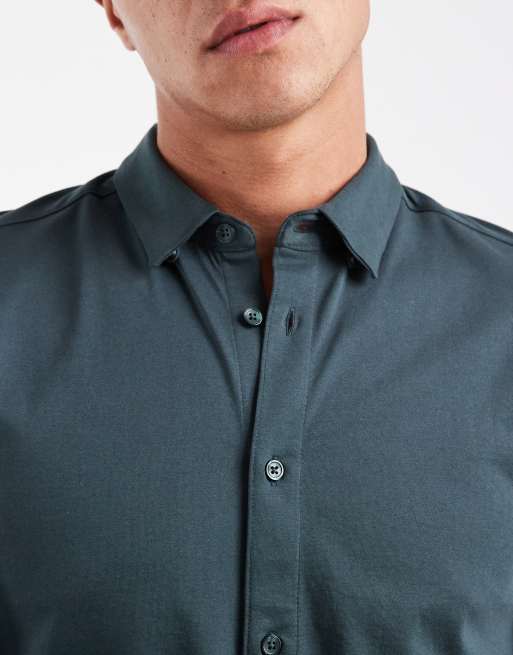 Camisa verde oscuro elástica de corte slim y manga larga de ONLY & SONS, 5 de 5