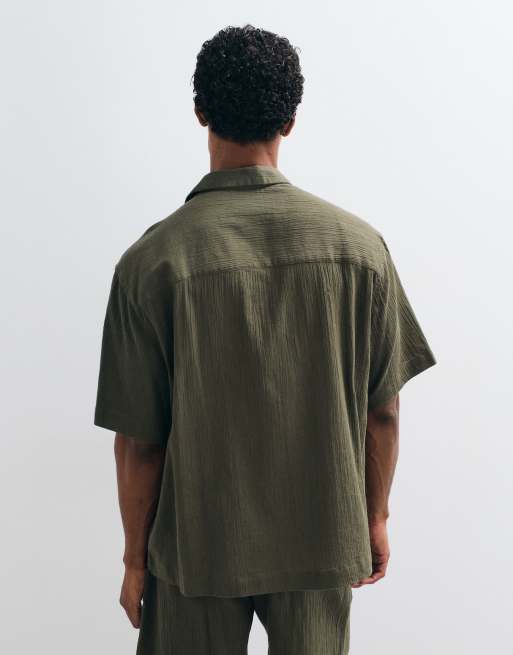 Camisa verde oscuro extragrande con cuello de solapas y acabado efecto arrugado de ASOS DESIGN (parte de un conjunto), 4 de 5