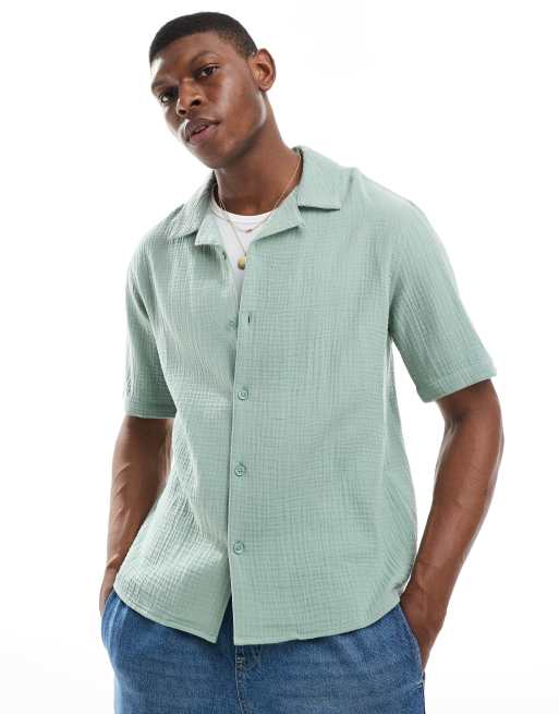 Camisa verde salvia con cuello de solapas de bambula de ONLY & SONS