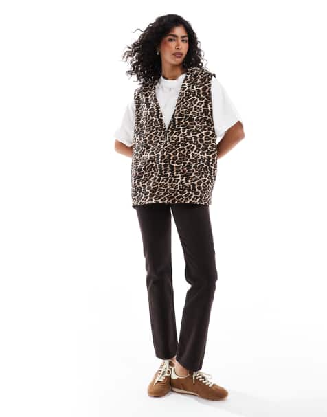 Camiseta 2 en 1 con chaleco y estampado de leopardo de ASOS DESIGN - view 1