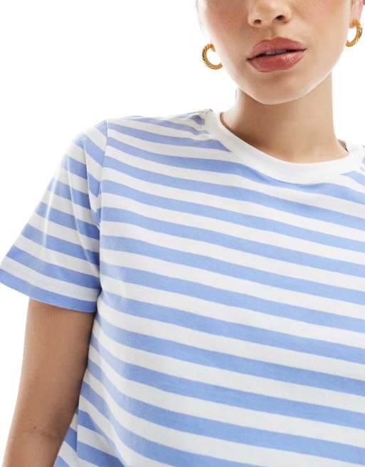 Camiseta a rayas azules y blancas de corte cuadrado y manga corta de PIECES, 4 de 4
