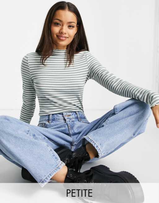 Camiseta a rayas blancas y verdes de manga larga con cuello alto de Vero Moda Petite