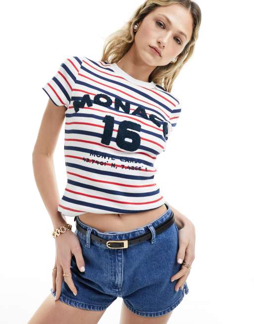Camiseta a rayas con diseño encogido y gráfico 