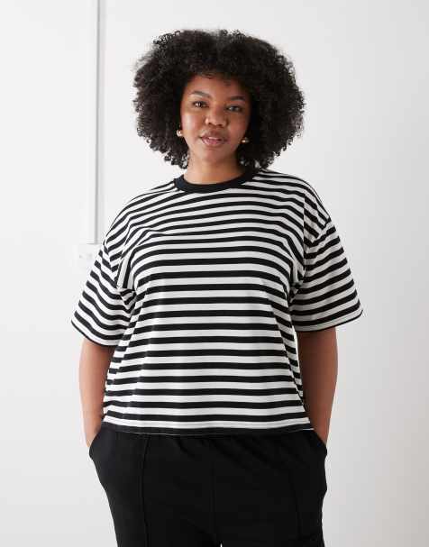 Camiseta a rayas negras de corte cuadrado de Noisy May Curve - view 1