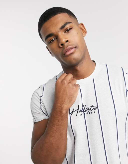 Camiseta ajustada a rayas grises con logo Tech de Hollister